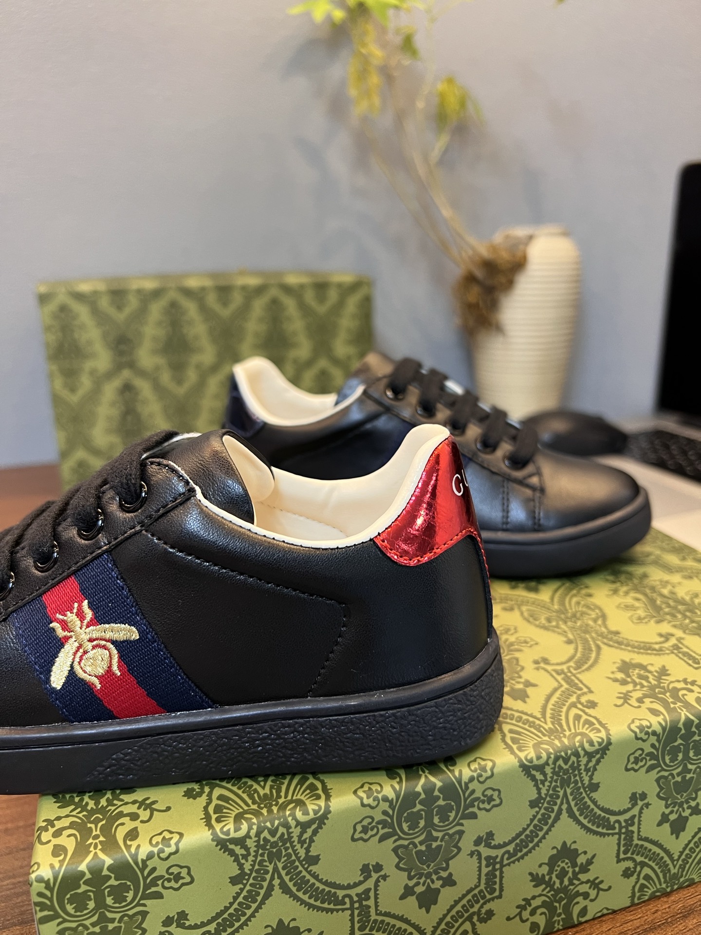 Children's shoes child